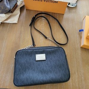 Michael kors crossbody